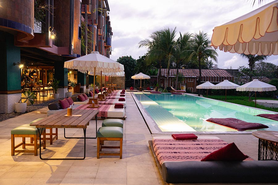 pool-daybed-1