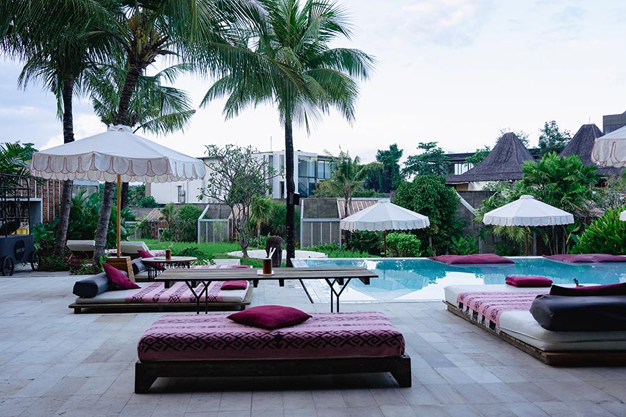 pool-daybed-2